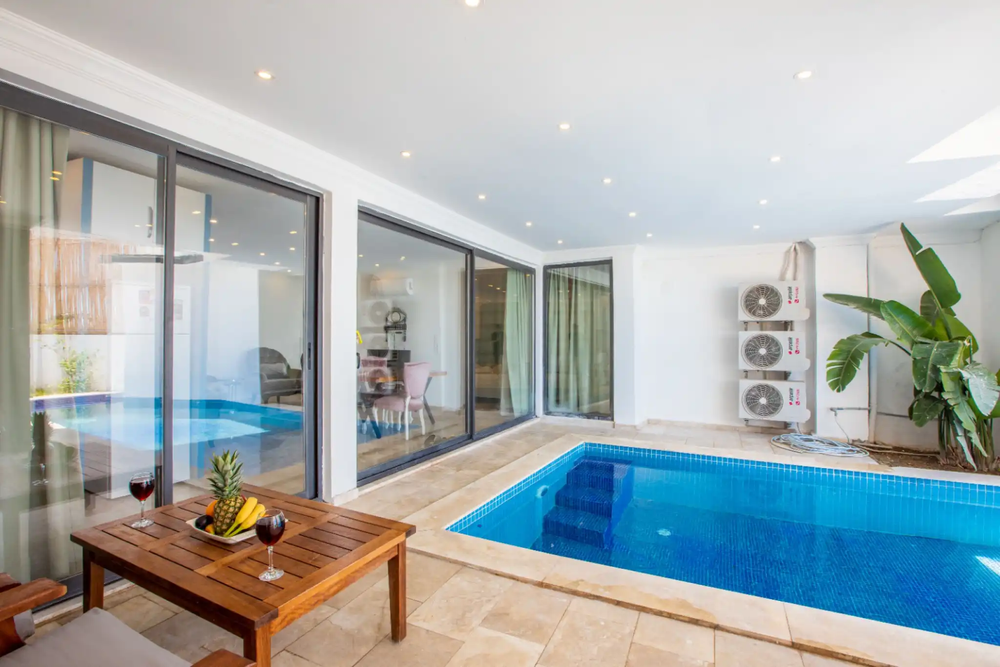 Villa Lysandra 3 is a sea-view villa in the Akbel area of Kalkan, designed for 4 people.
