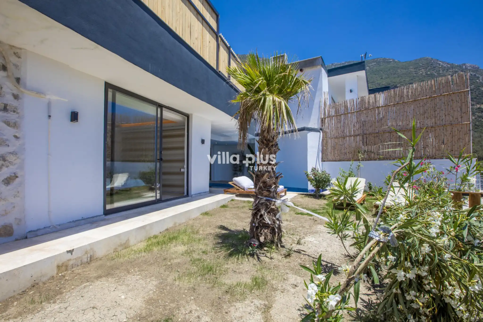 Villa Lysandra 3 is a sea-view villa in the Akbel area of Kalkan, designed for 4 people.