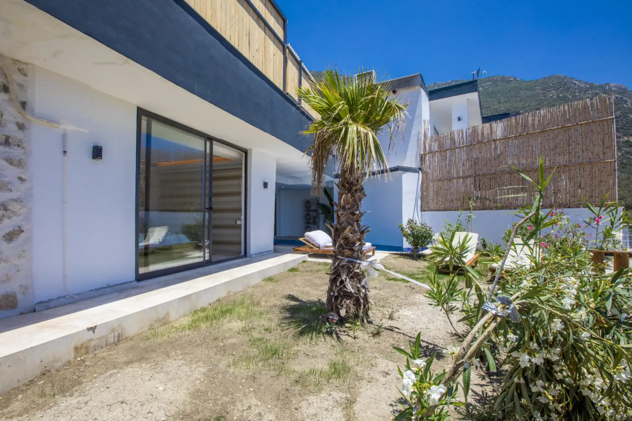 Villa Lysandra 3 is a sea-view villa in the Akbel area of Kalkan, designed for 4 people.