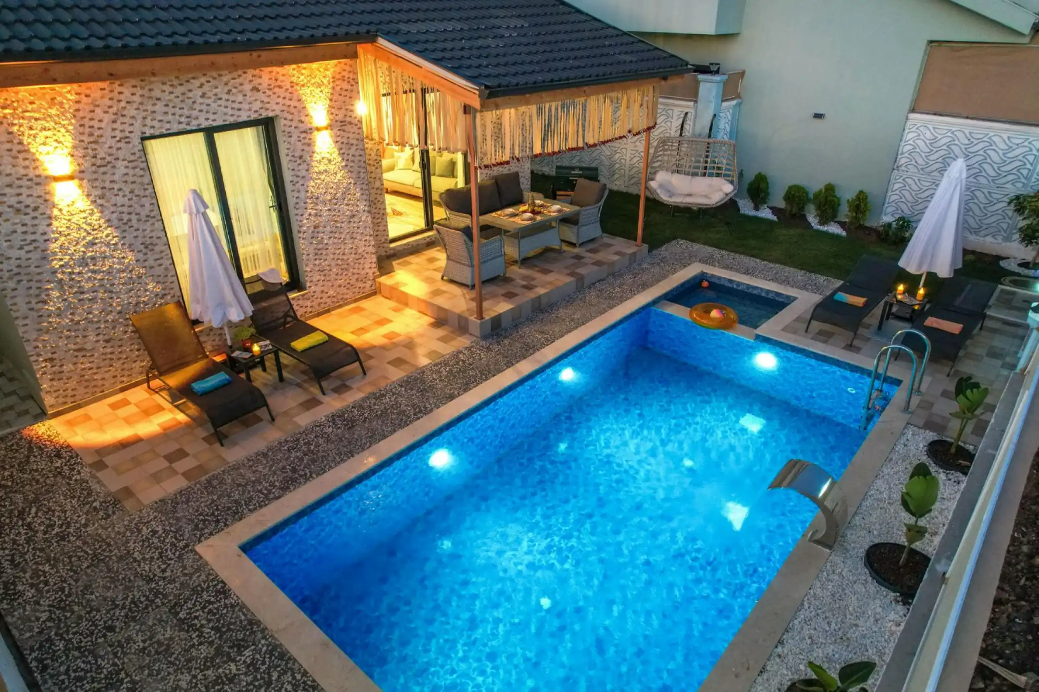 Villa Ozbi, located in Çamköy, Fethiye, is a private pool and a sheltered holiday option.