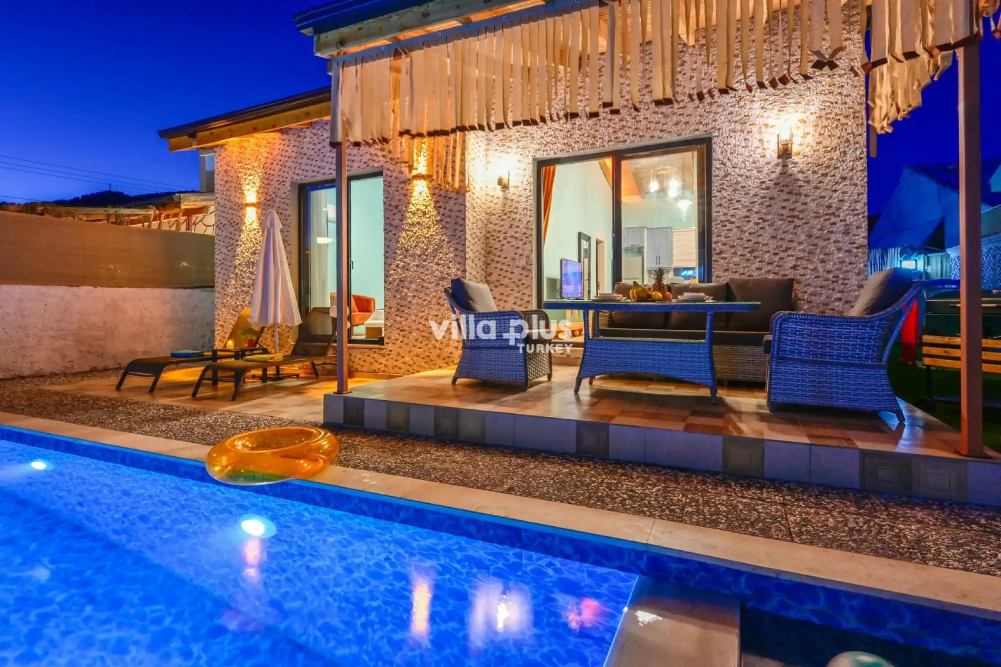 Villa Ozbi, located in Çamköy, Fethiye, is a private pool and a sheltered holiday option.