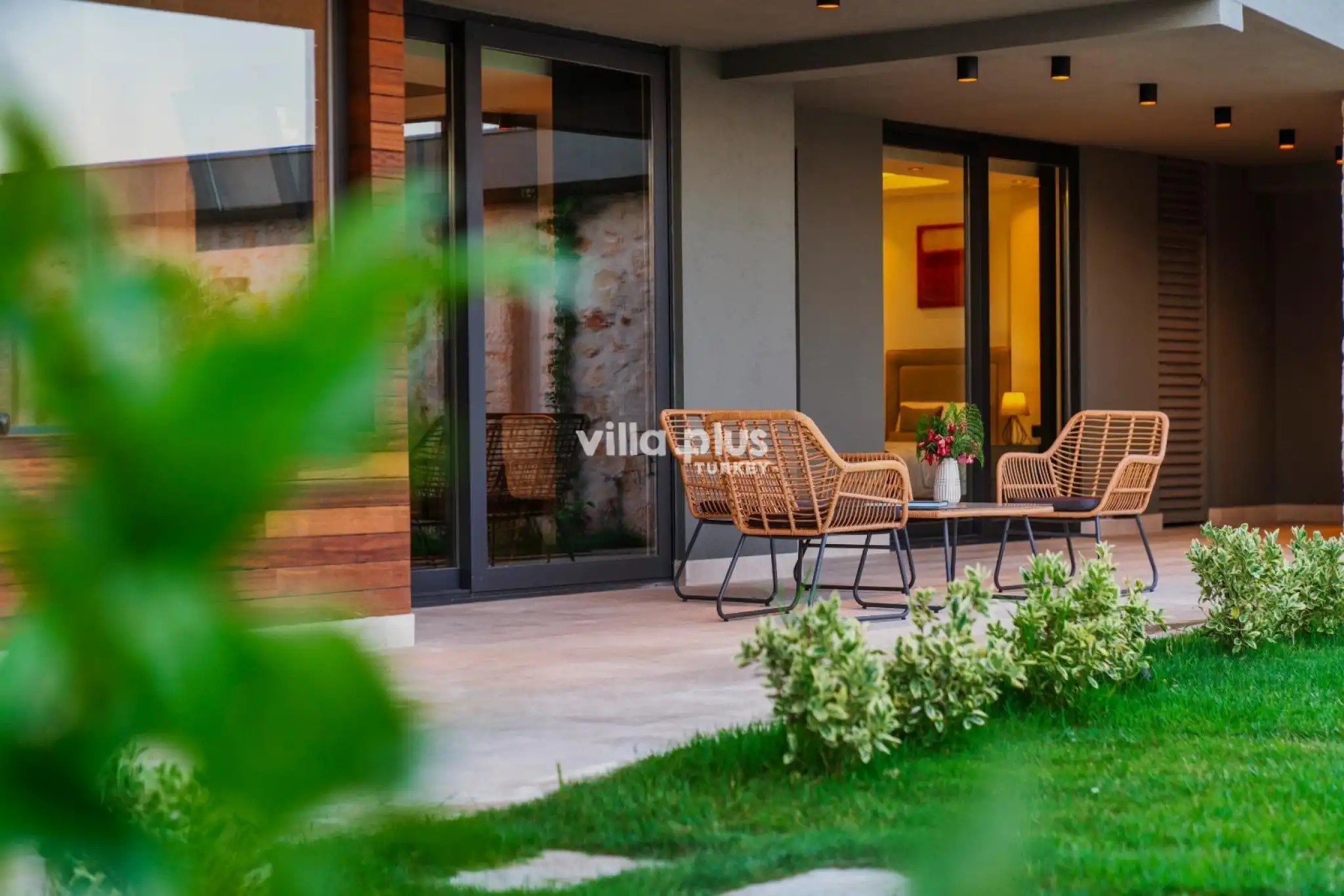Villa-Ayse-Luks-Deniz-Manzarali-Kiralik-Villalar-Villaciniz-12_560_430.jpeg
