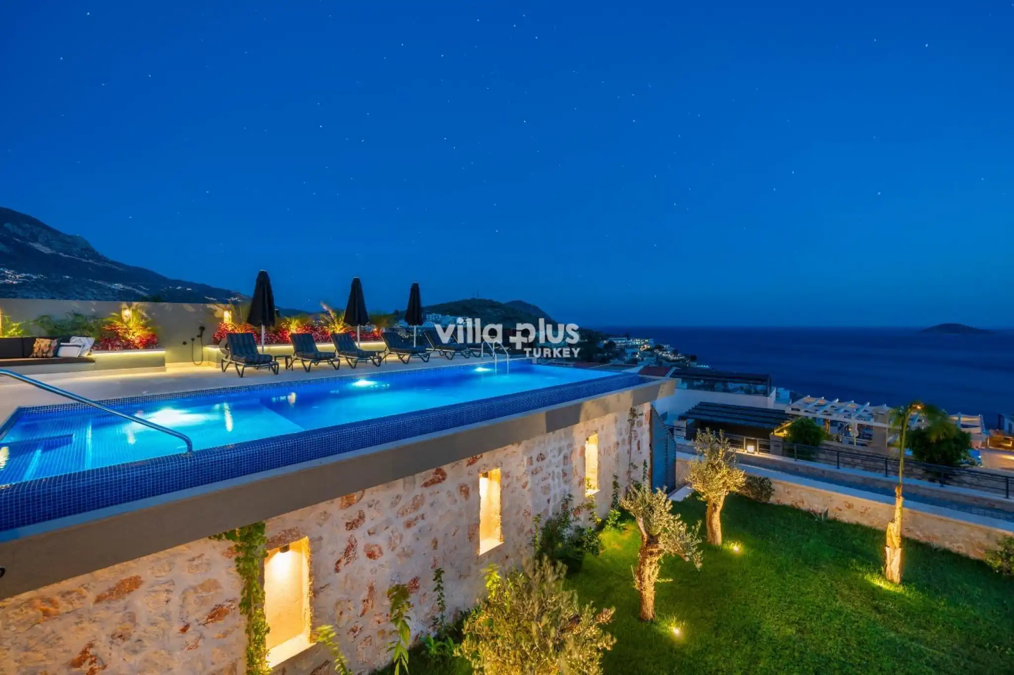 Villa-Ayse-Luks-Deniz-Manzarali-Kiralik-Villalar-Villaciniz-26_965_6.jpeg