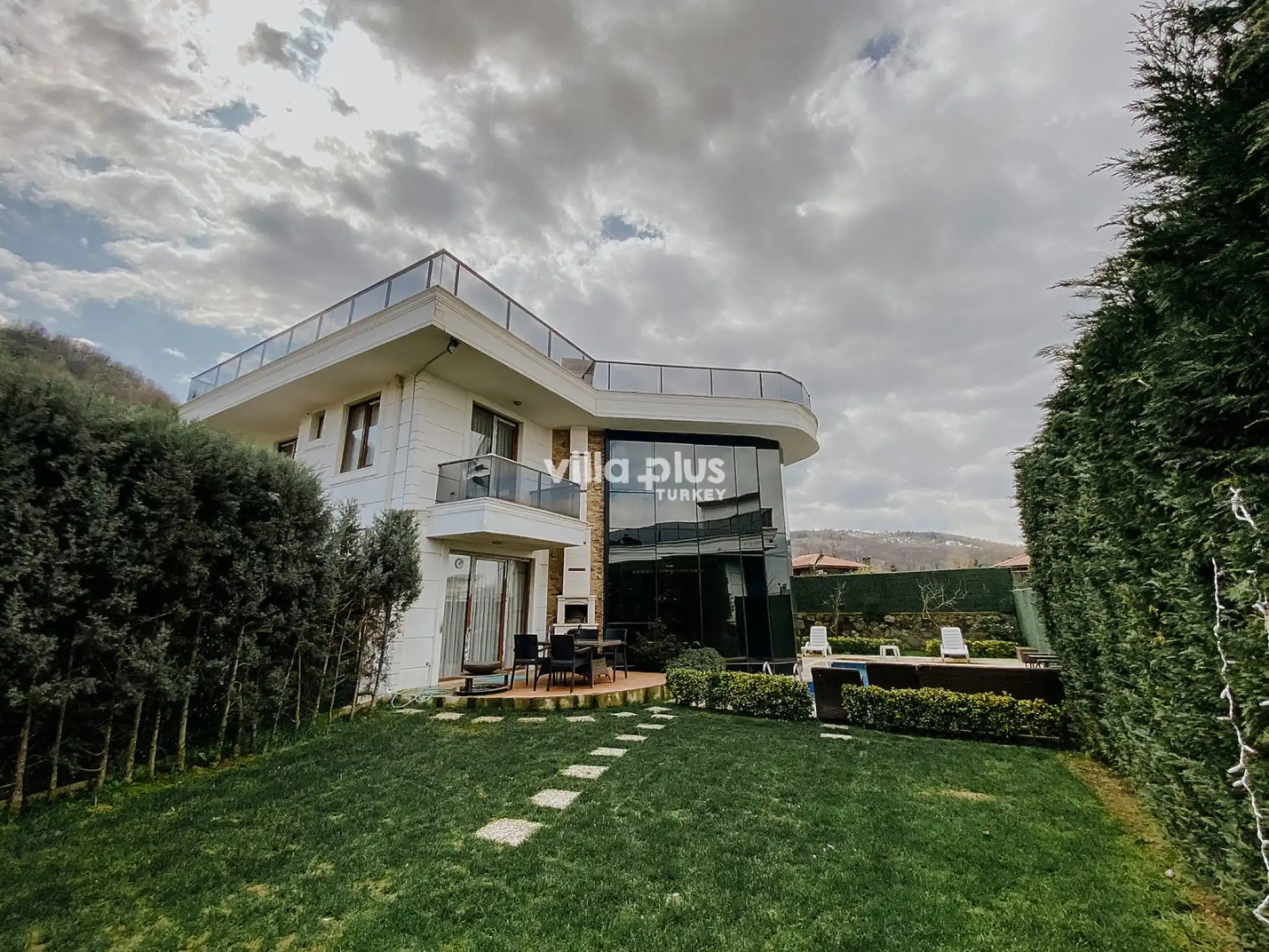 Villa-Calm-in-36_37.jpg