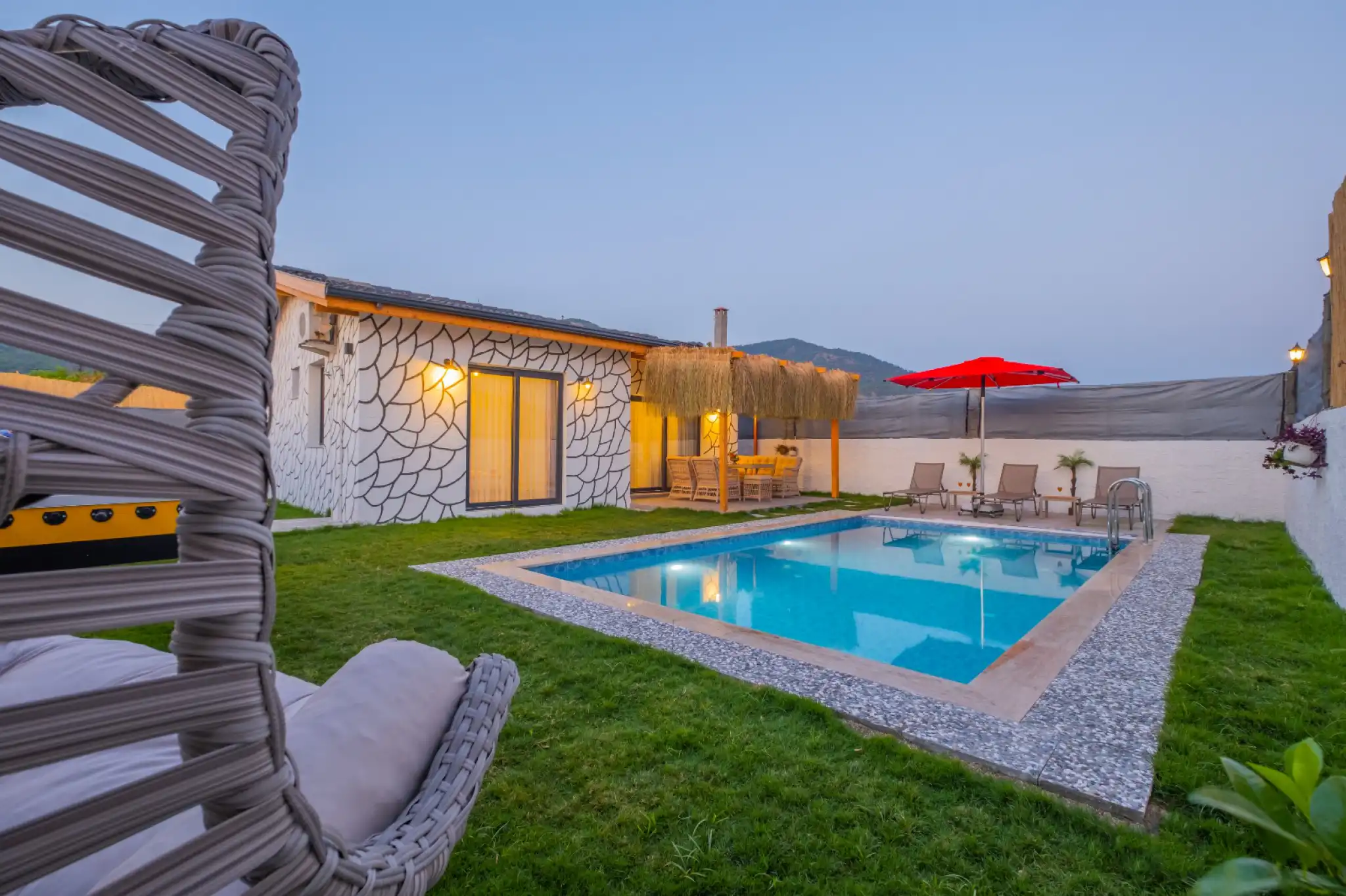 Villa Ozbi, located in Çamköy, Fethiye, is a private pool and a sheltered holiday option.