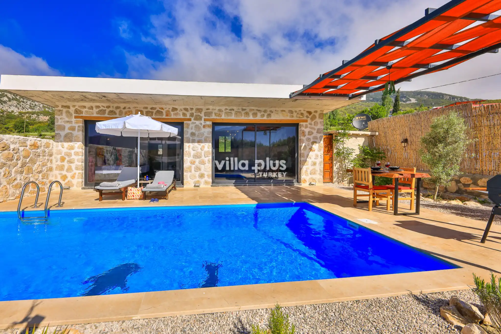 villa-bird-house-duo-24_768.jpg