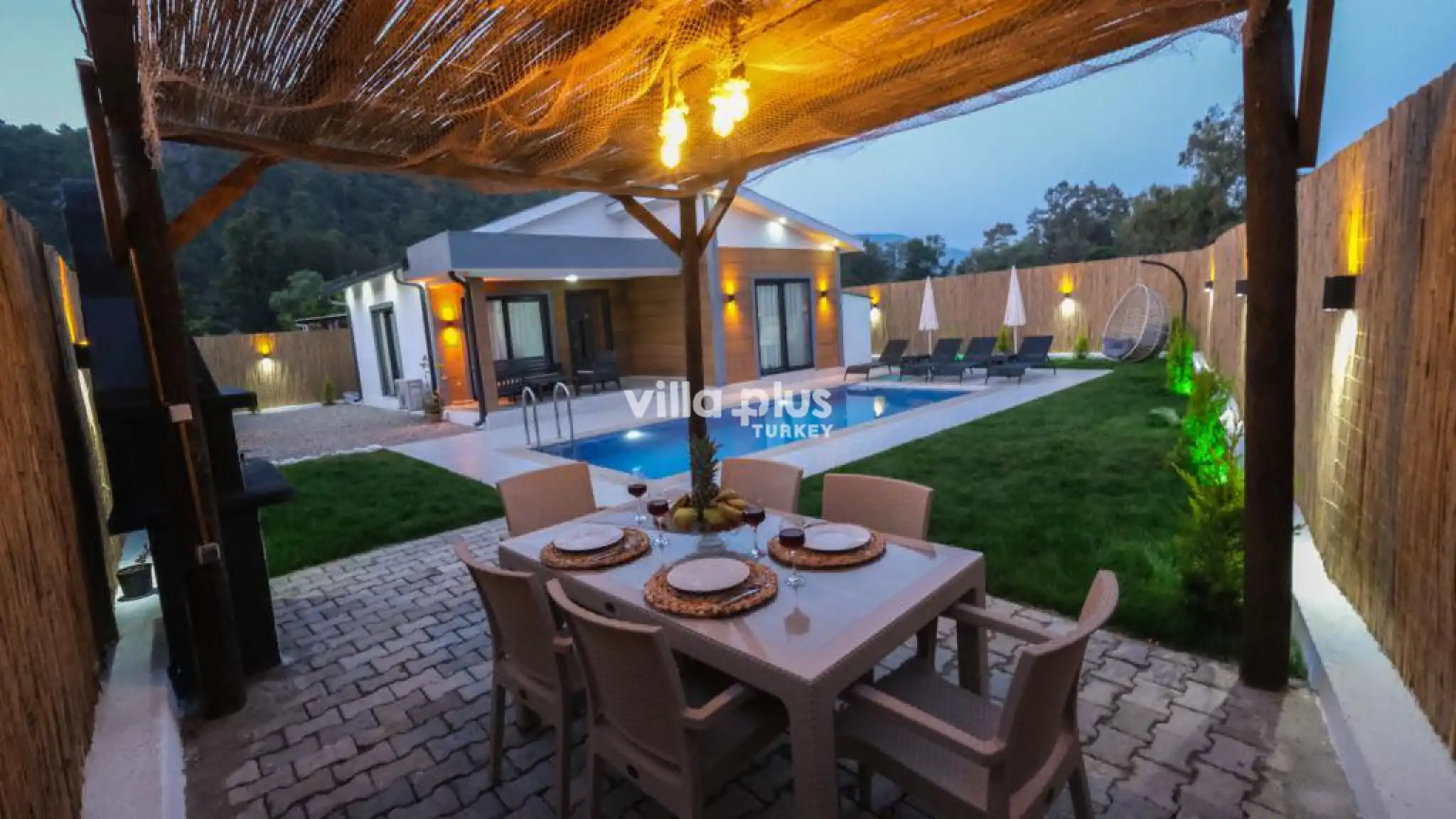 villa-lion-7_350.jpeg