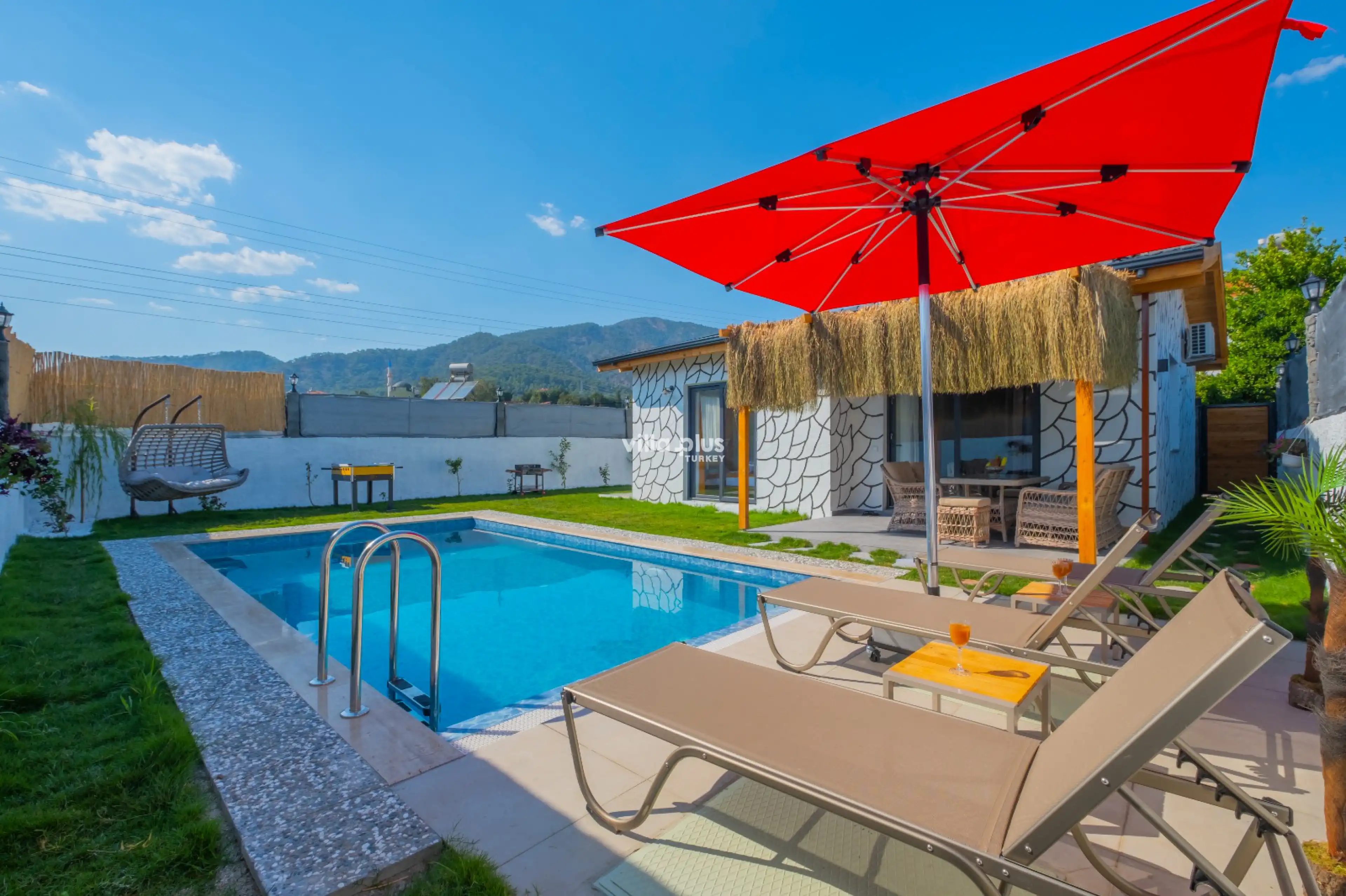 Villa Ozbi, located in Çamköy, Fethiye, is a private pool and a sheltered holiday option.