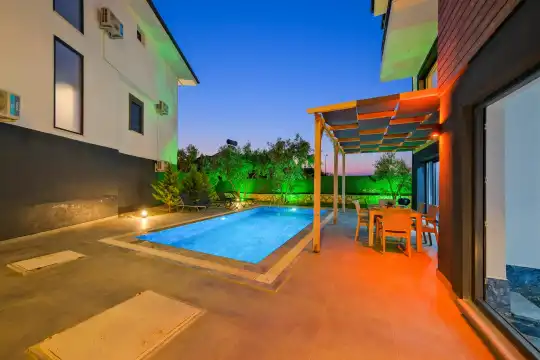 VILLA MANGO SHİNE 