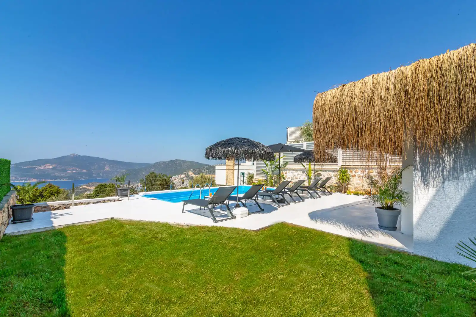 Suit La Mer in Kordere, with Private Pool