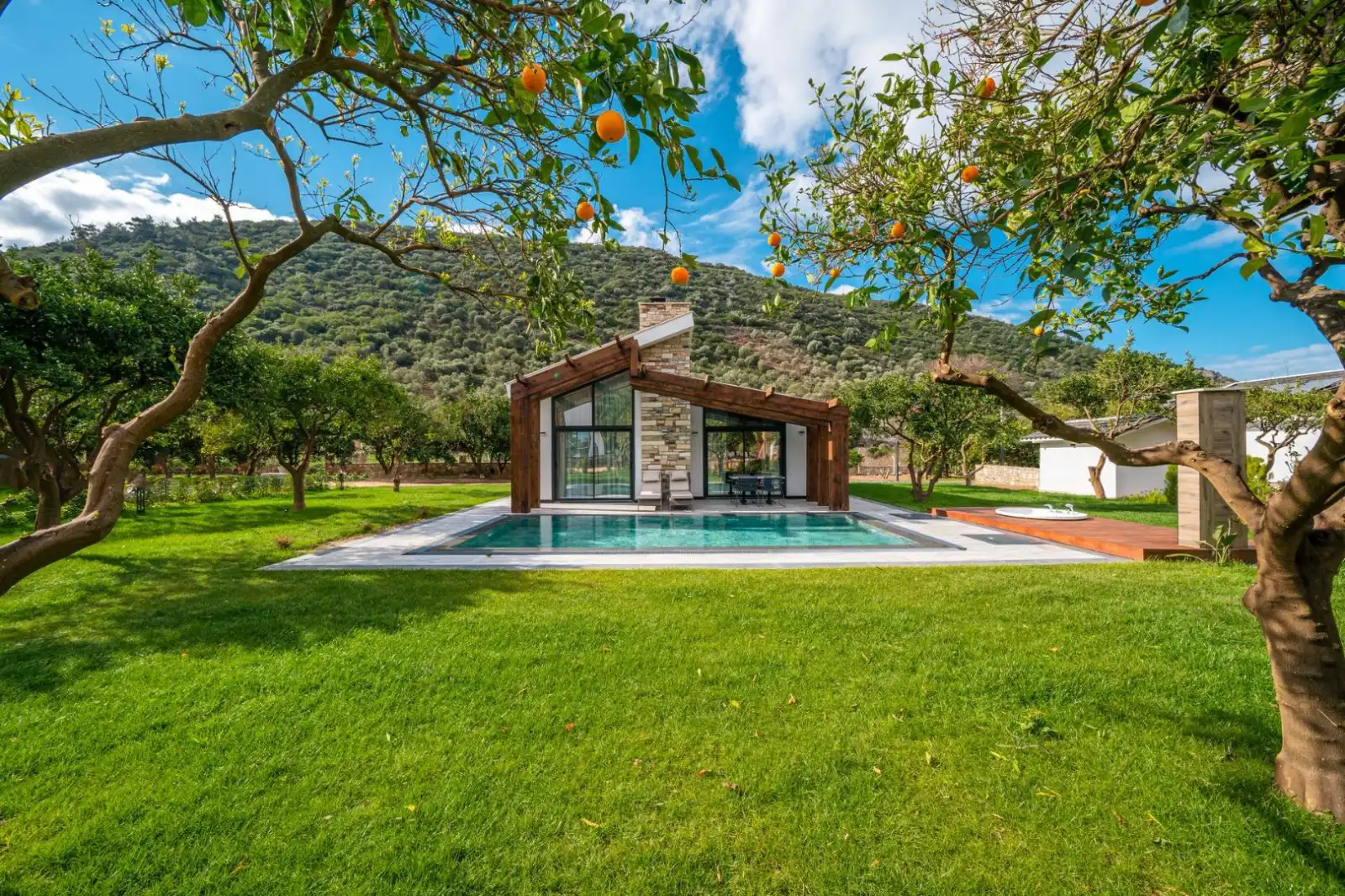 VILLA WESTSIDE SUPERIOR 4 in , with Private Pool